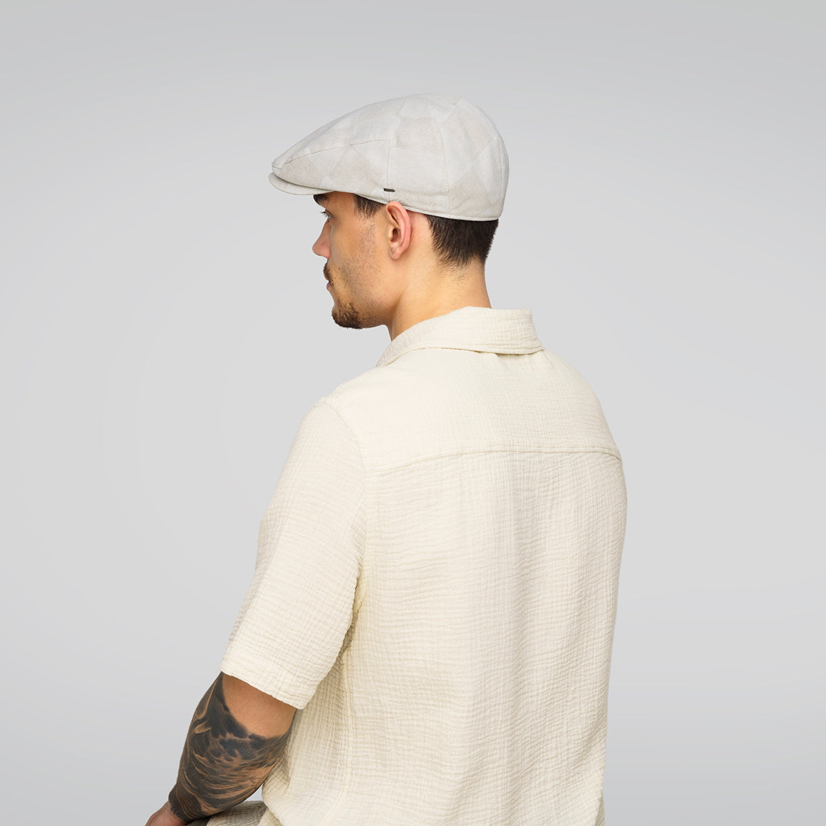 Bailey 1922 Clave flat cap in ecru, back view