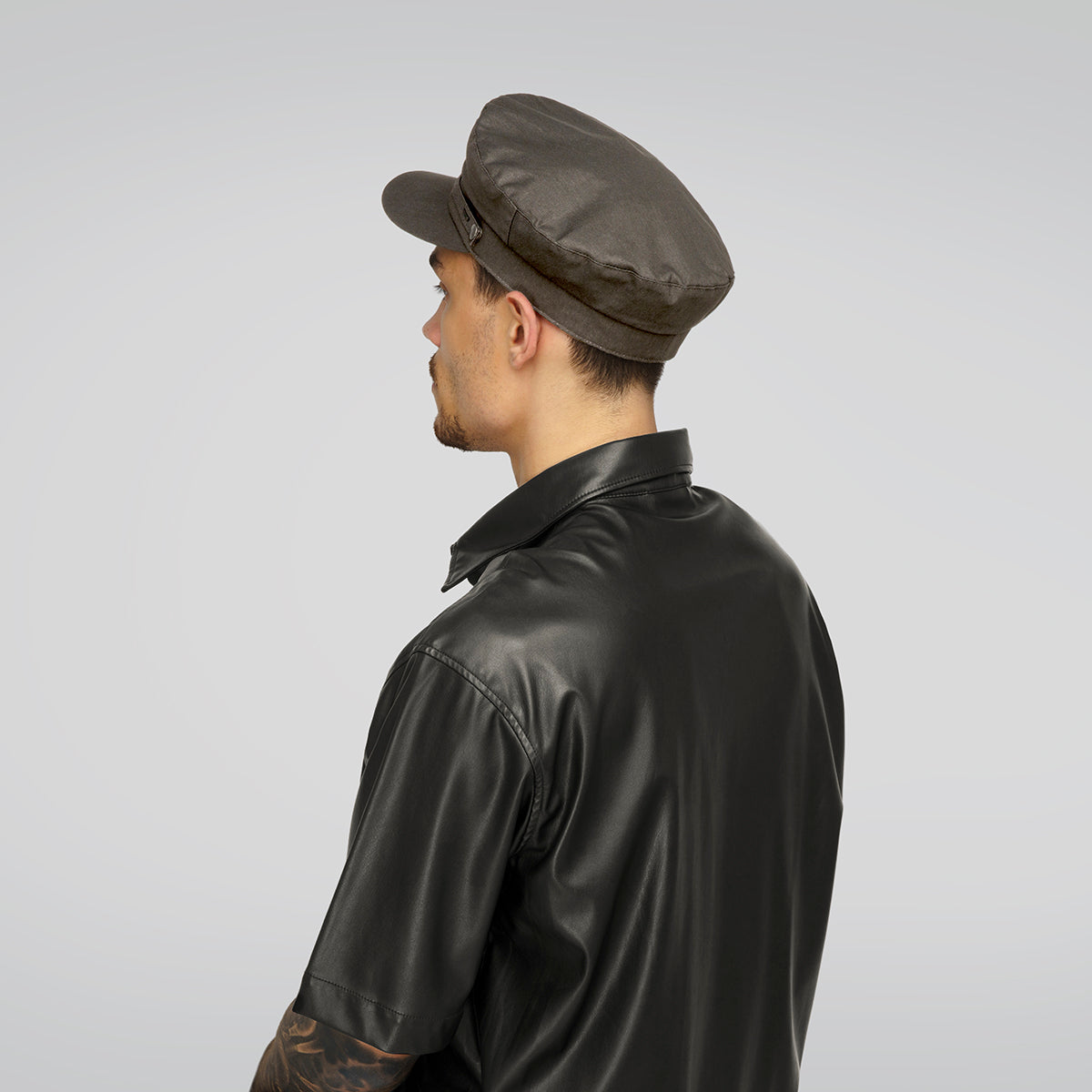 Bailey 1922 Crusoe fisherman cap in black, back view